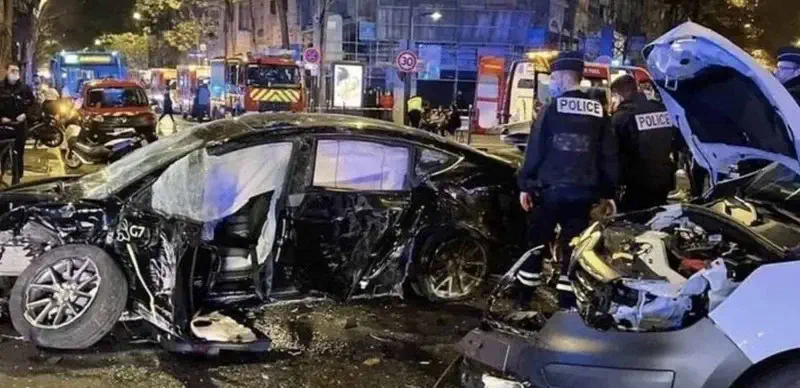 توضیحات ایلان ماسک در خصوص تصادف خودروی تسلا در پاریس 1 Tesla Model 3 Accident.jpg