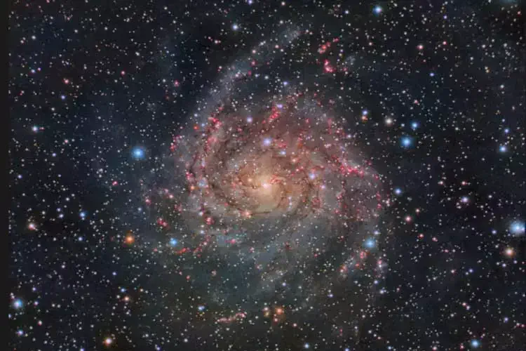 کهکشانی پنهان در صورت فلکی زرافه