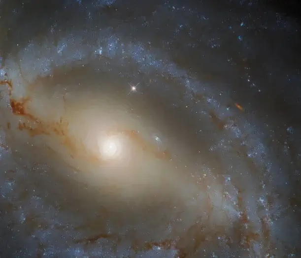 ثبت تصویر یک کهکشان مار مانند توسط تلسکوپ هابل