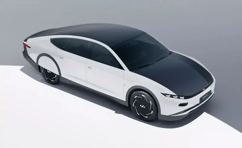 لایت‌ یر اولین خودروی خورشیدی آماده تولید جهان را معرفی کرد