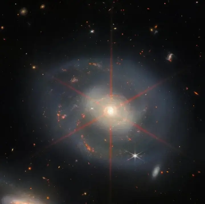 تلسکوپ جیمز وب تصویری از یک کهکشان عجیب ثبت کرد