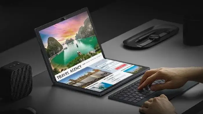 سامسونگ اولین لپ تاپ  تاشدنی OLED خود را سال آینده معرفی می کند