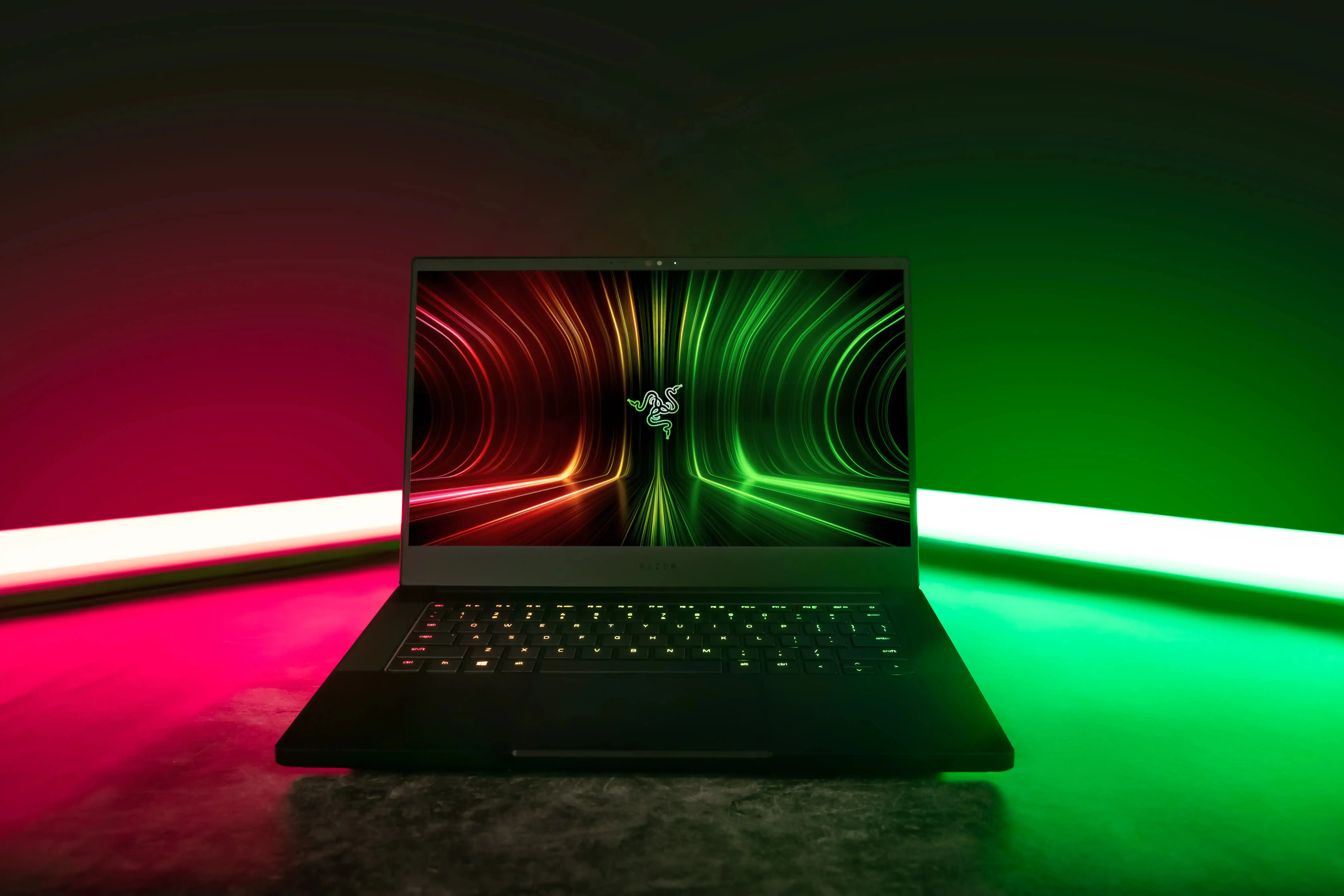 بهترین لپتاپها برای ویرایش ویدیو 2023: بهترین کلی، بهترین صفحه نمایش و موارد دیگر 5 Razer Blade 14 (2023) – بهترین لپ تاپ فوق قابل حمل برای ویرایش ویدیو