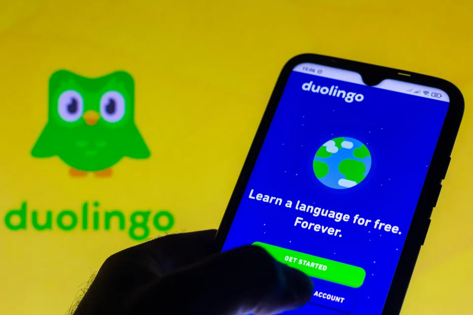 Duolingo با اتکای بیشتر به هوش مصنوعی، پیمانکاران را اخراج می کند
