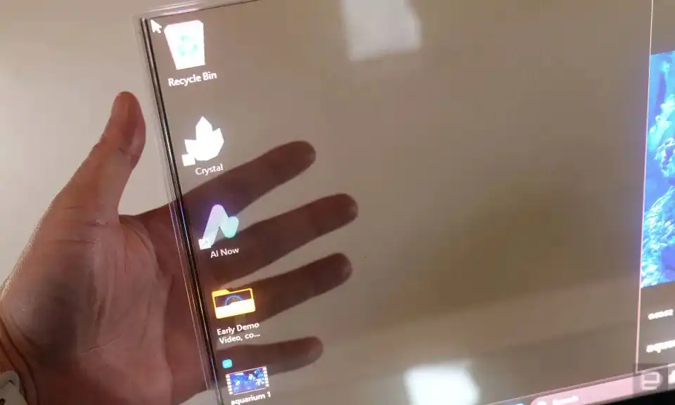 Lenovo's Project Crystal اولین لپ‌تاپ دنیا با صفحه نمایش microLED شفاف است