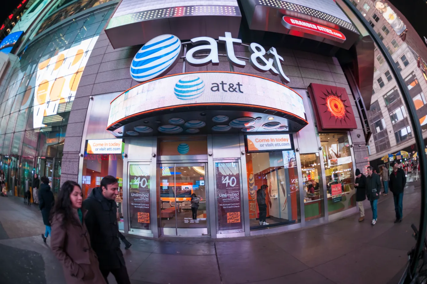 AT&T پس از افشای آنلاین اطلاعات میلیون‌ها مشتری، کدهای عبور حساب‌ها را بازنشانی می‌کند