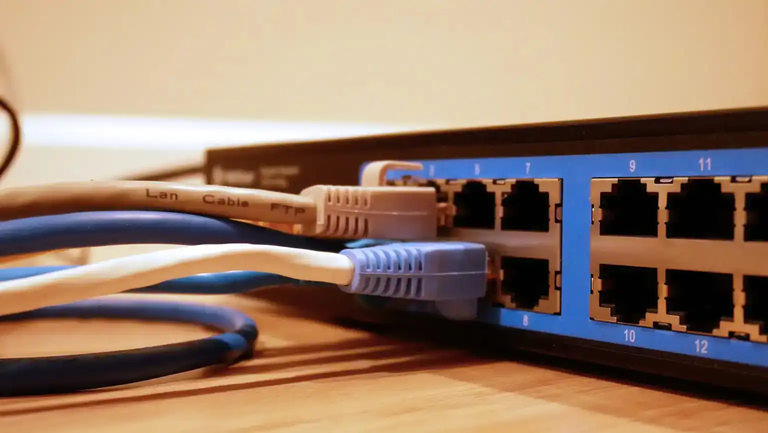 سرعت حداقل اینترنت پهنای باند توسط FCC چهار برابر شد