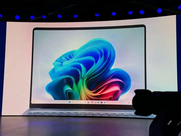 به‌روزرسانی‌های زنده مایکروسافت سرفیس و هوش مصنوعی: Copilot، دستگاه‌های جدید Surface و ویندوز 11