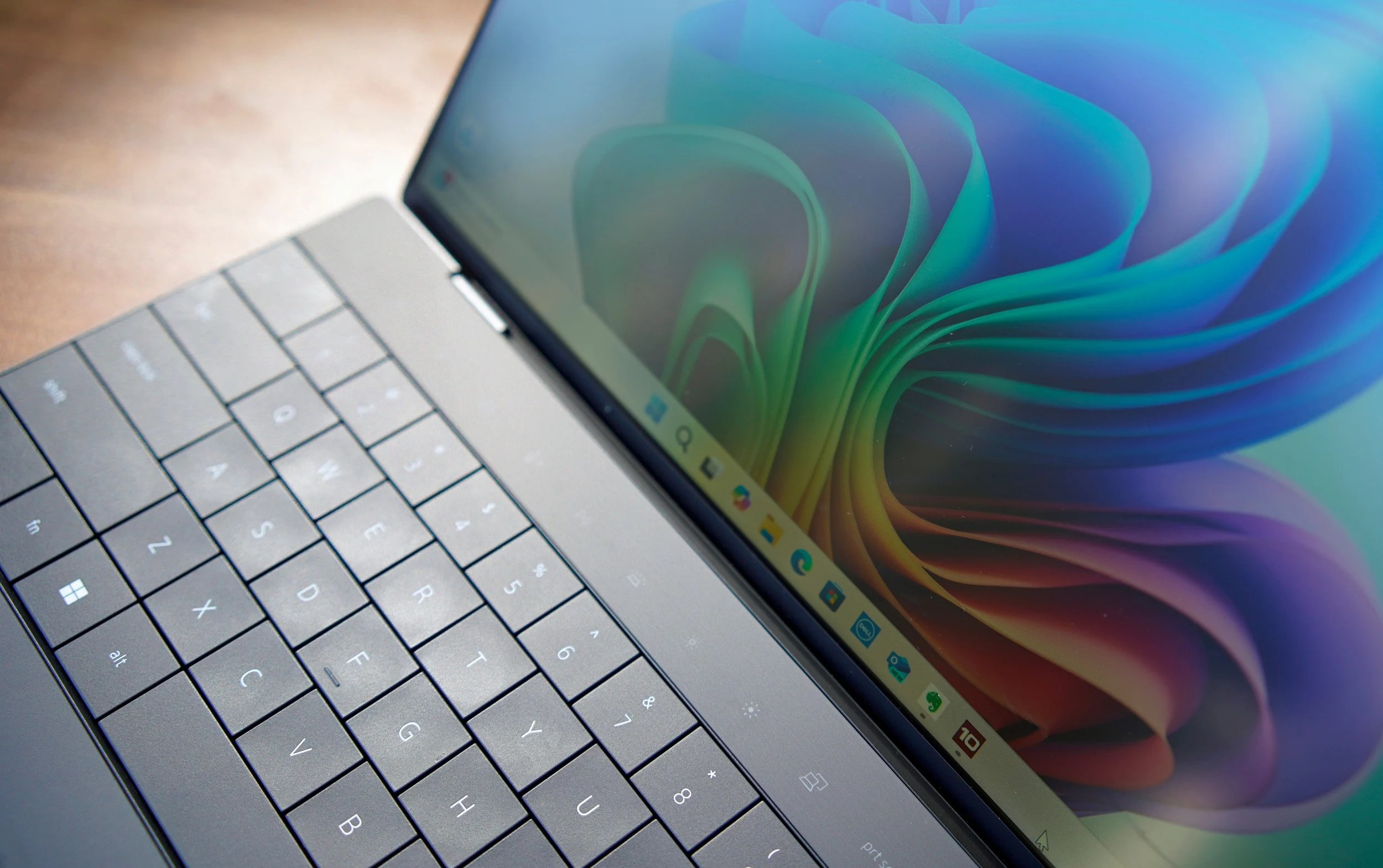 بررسی Dell XPS 13 Copilot+: یک کامپیوتر هوش مصنوعی توانمند، اما مشکلات ویندوز روی ARM همچنان باقی است 2 بررسی Dell XPS 13 Copilot+: یک کامپیوتر هوش مصنوعی توانمند، اما مشکلات ویندوز روی ARM همچنان باقی است