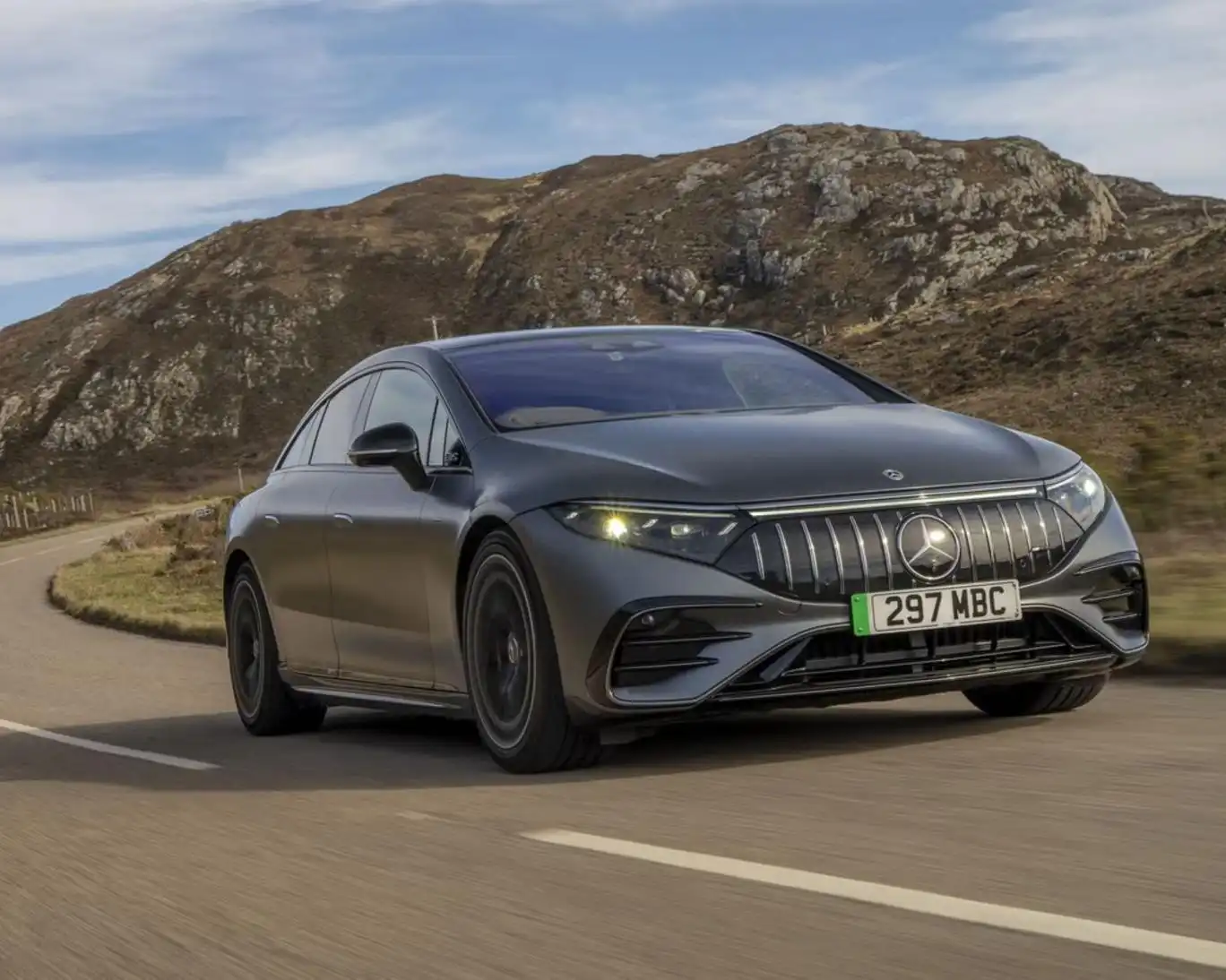 مرسدس بنز برقی مدل ئیکیواس؛ اتومبیلی مدرن برای دنیای مدرن مرسدس بنز برقی مدل ئیکیواس؛ اتومبیلی مدرن برای دنیای مدرن