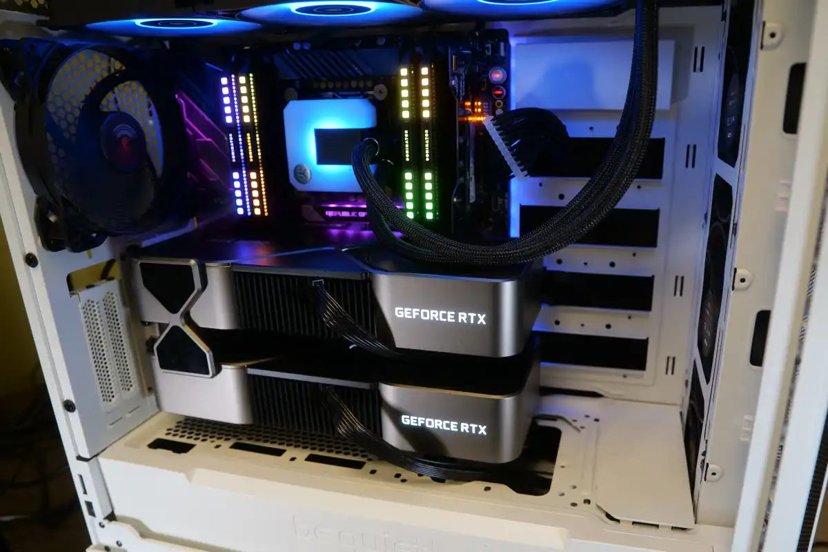 5 ارتقای مفید برای پر کردن اسلاتهای PCIe خالی کامپیوتر شما 2 کارتهای گرافیک PCIe
