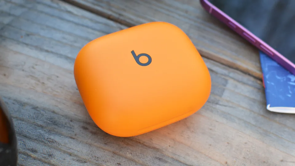 بررسی Beats Powerbeats Pro 2: اولین ایرپاد های اپل با قابلیت ردیابی ضربان قلب 6 بررسی Beats Powerbeats Pro 2: اولین ایرپاد های اپل با قابلیت ردیابی ضربان قلب