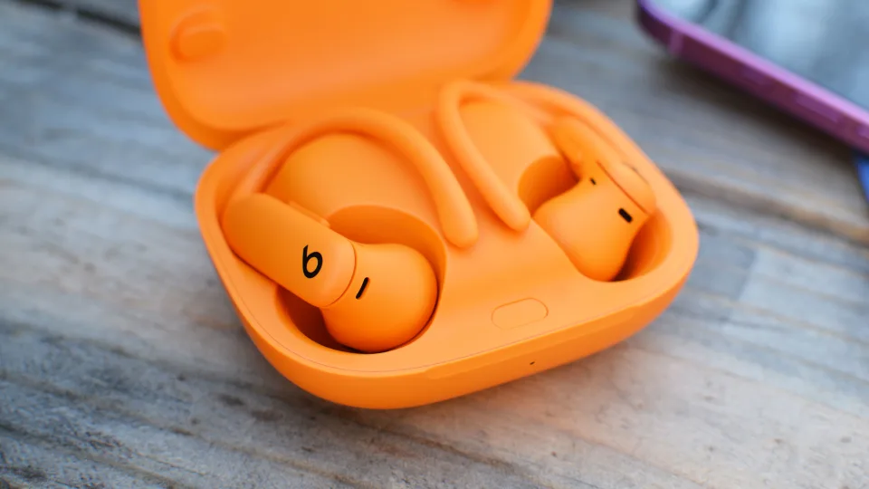 بررسی Beats Powerbeats Pro 2: اولین ایرپاد های اپل با قابلیت ردیابی ضربان قلب 4 بررسی Beats Powerbeats Pro 2: اولین ایرپاد های اپل با قابلیت ردیابی ضربان قلب