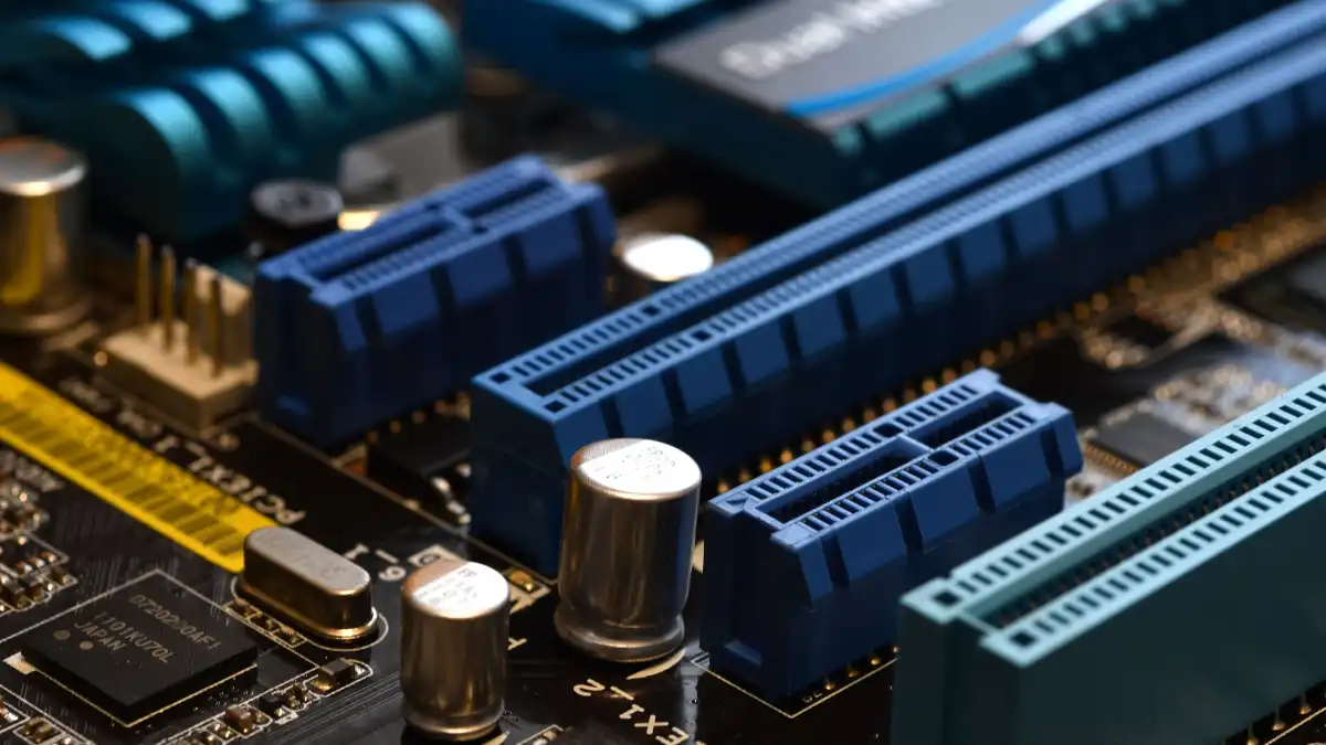 5 ارتقاء مفید برای اسلاتهای PCIe استفاده نشده کامپیوتر شما 1 5 ارتقاء مفید برای اسلاتهای PCIe استفاده نشده کامپیوتر شما