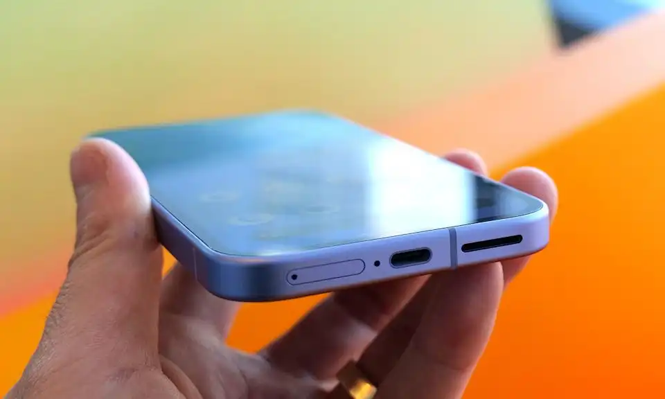 بررسی Google Pixel 9a: اساسی به روشی کاملاً درست 5 بررسی Google Pixel 9a: اساسی به روشی کاملاً درست