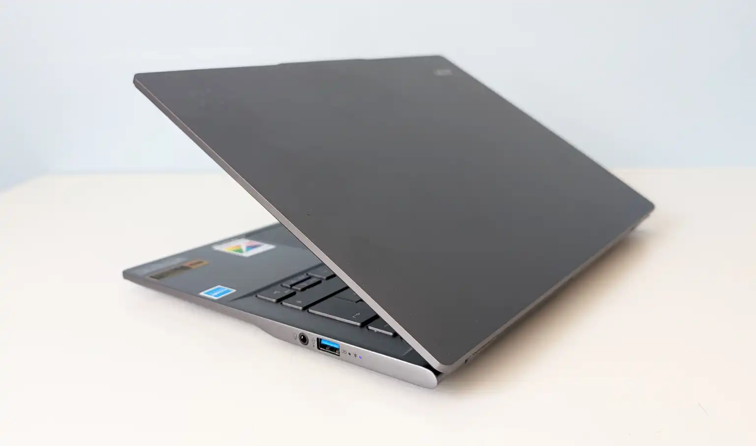 Acer Swift 14 AI SF14-51: هر آنچه مهم است – با قیمتی بینظیر 3 Acer Swift 14 AI SF14-51: هر آنچه مهم است – با قیمتی بینظیر