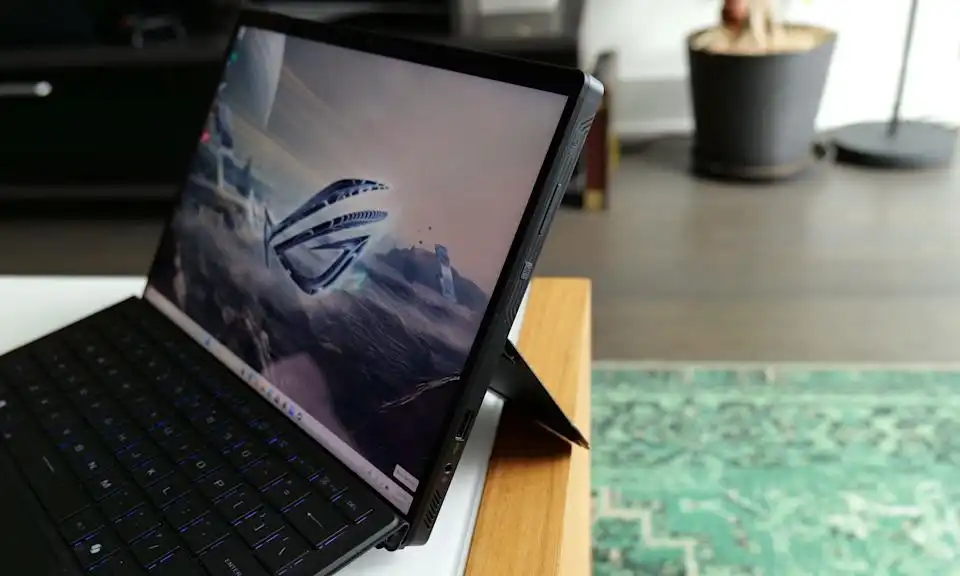 بررسی ASUS ROG Flow Z13 (2025): وقتی یک لپتاپ گیمینگ سنتی کافی نیست 5 بررسی ASUS ROG Flow Z13 (2025): وقتی یک لپتاپ گیمینگ سنتی کافی نیست