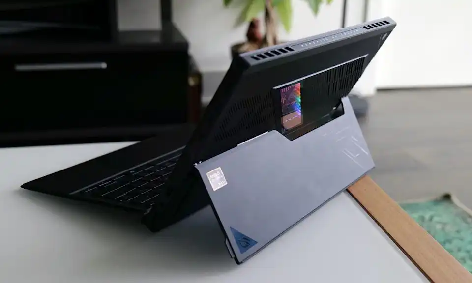 بررسی ASUS ROG Flow Z13 (2025): وقتی یک لپتاپ گیمینگ سنتی کافی نیست 2 بررسی ASUS ROG Flow Z13 (2025): وقتی یک لپتاپ گیمینگ سنتی کافی نیست