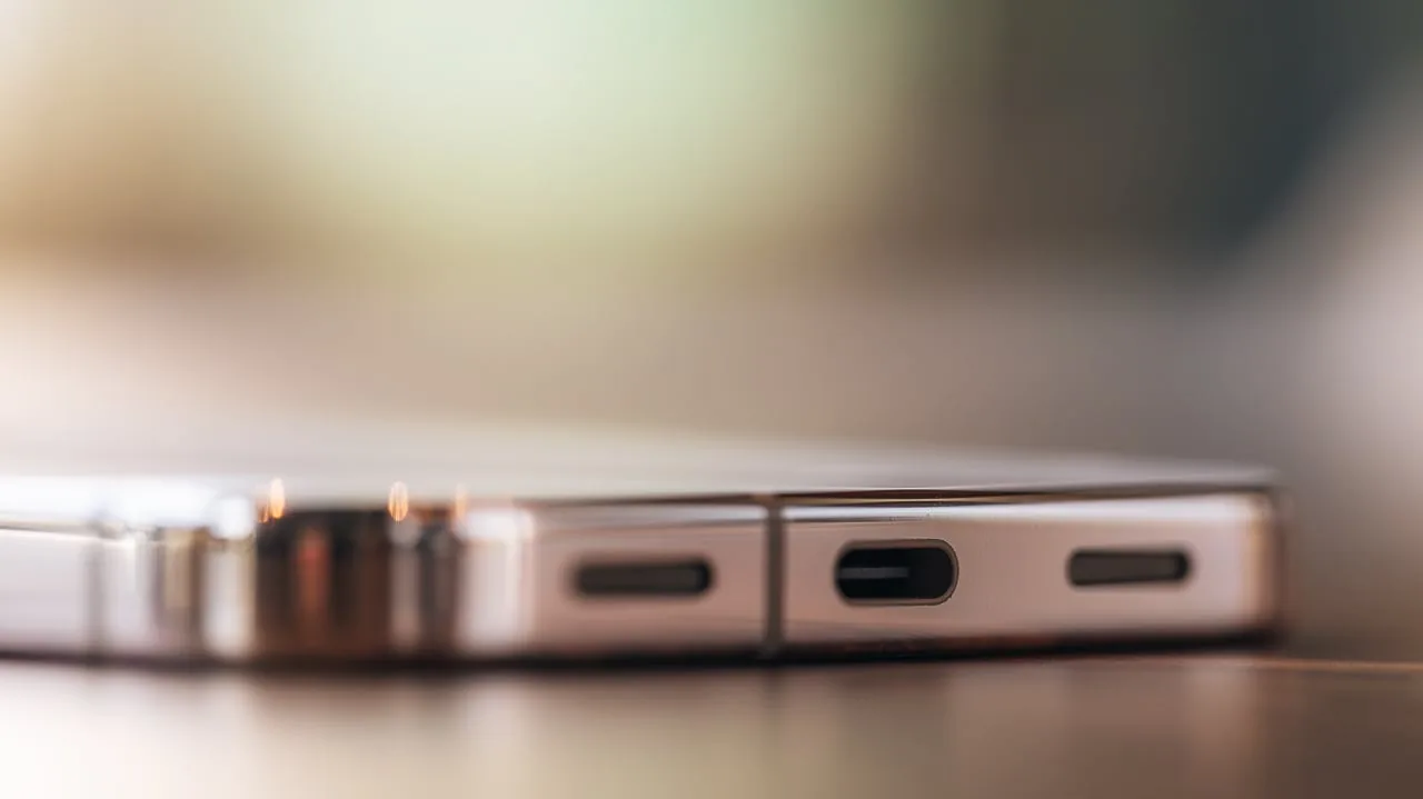 گوگل پیکسل 10 پرو ایکسال 3 گوگل پیکسل 10 پرو ایکسال