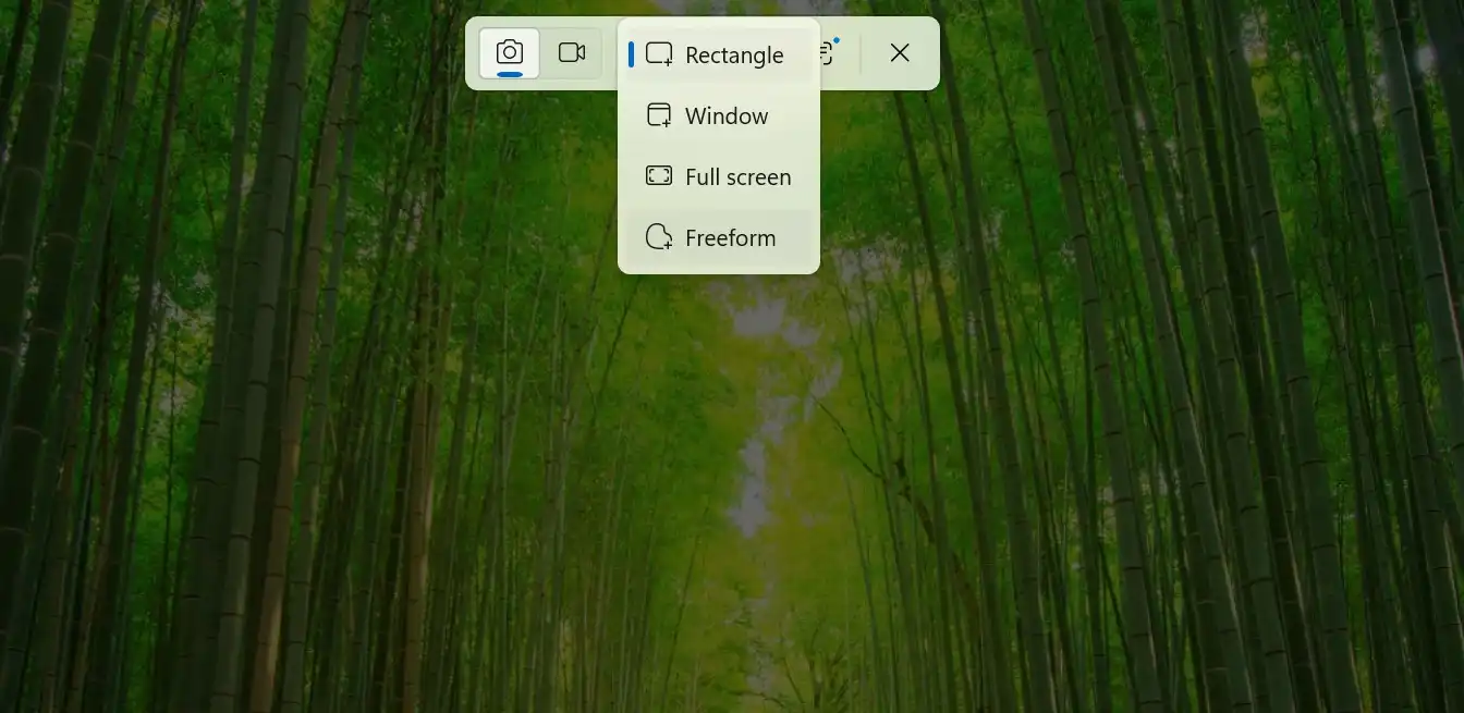 با استفاده از کلیدهای Win + Shift + R (ابزار Snipping Tool) می‌توانید از صفحه‌ی نمایش در ویندوز ۱۱ از یک پنجره‌ی مشخص برنامه‌ها فیلم‌برداری کنید.