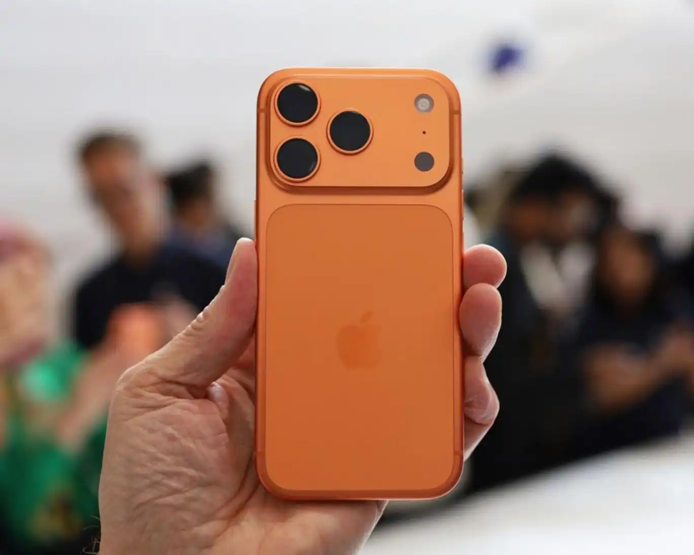 «اتاقک بخار» مشکل داغ کردن آیفون را حل کرد «اتاقک بخار» مشکل داغ کردن آیفون را حل کرد