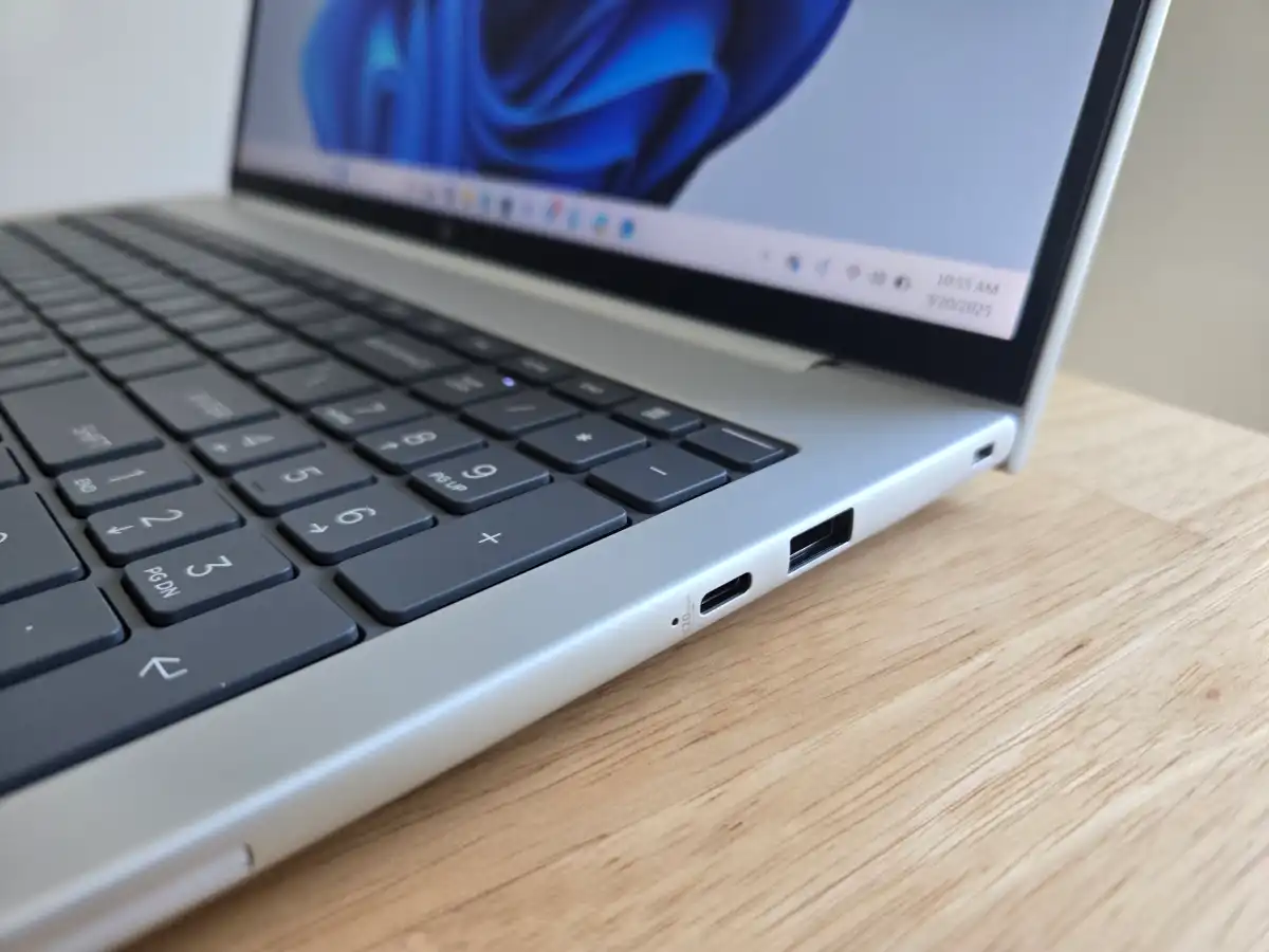 بررسی لپ‌تاپ HP EliteBook 8 G1a: سخت‌افزار AMD می‌درخشد.