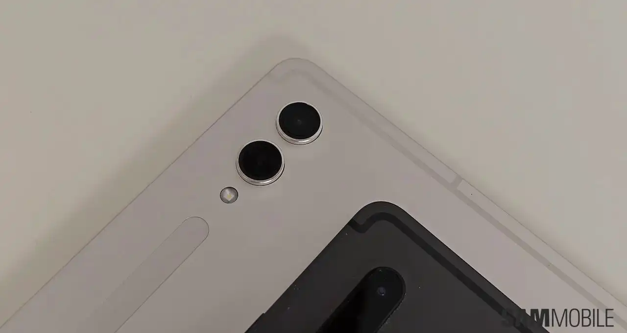 تبلتهای مقاوم در برابر آب سامسونگ ممکن است الهامبخش اپل بوده باشند. 2 تبلتهای مقاوم در برابر آب سامسونگ ممکن است الهامبخش اپل بوده باشند.