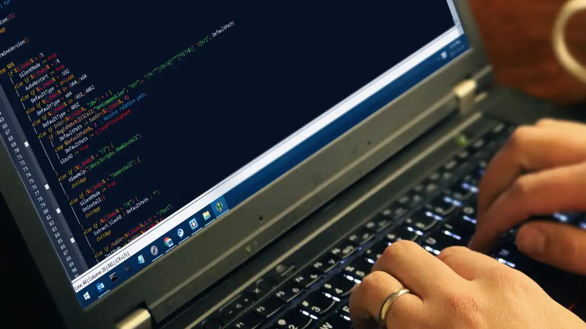 من ویندوز 11 را در عرض چند ثانیه با اسکریپتهای هوش مصنوعی "Vibe-coded" (کدگذاریشده بر اساس حس و حال/فضای مورد نظر) سفارشی میکنم. در اینجا نحوه انجام آن آمده است. من ویندوز 11 را در عرض چند ثانیه با اسکریپتهای هوش مصنوعی "Vibe-coded" (کدگذاریشده بر اساس حس و حال/فضای مورد نظر) سفارشی میکنم. در اینجا نحوه انجام آن آمده است.