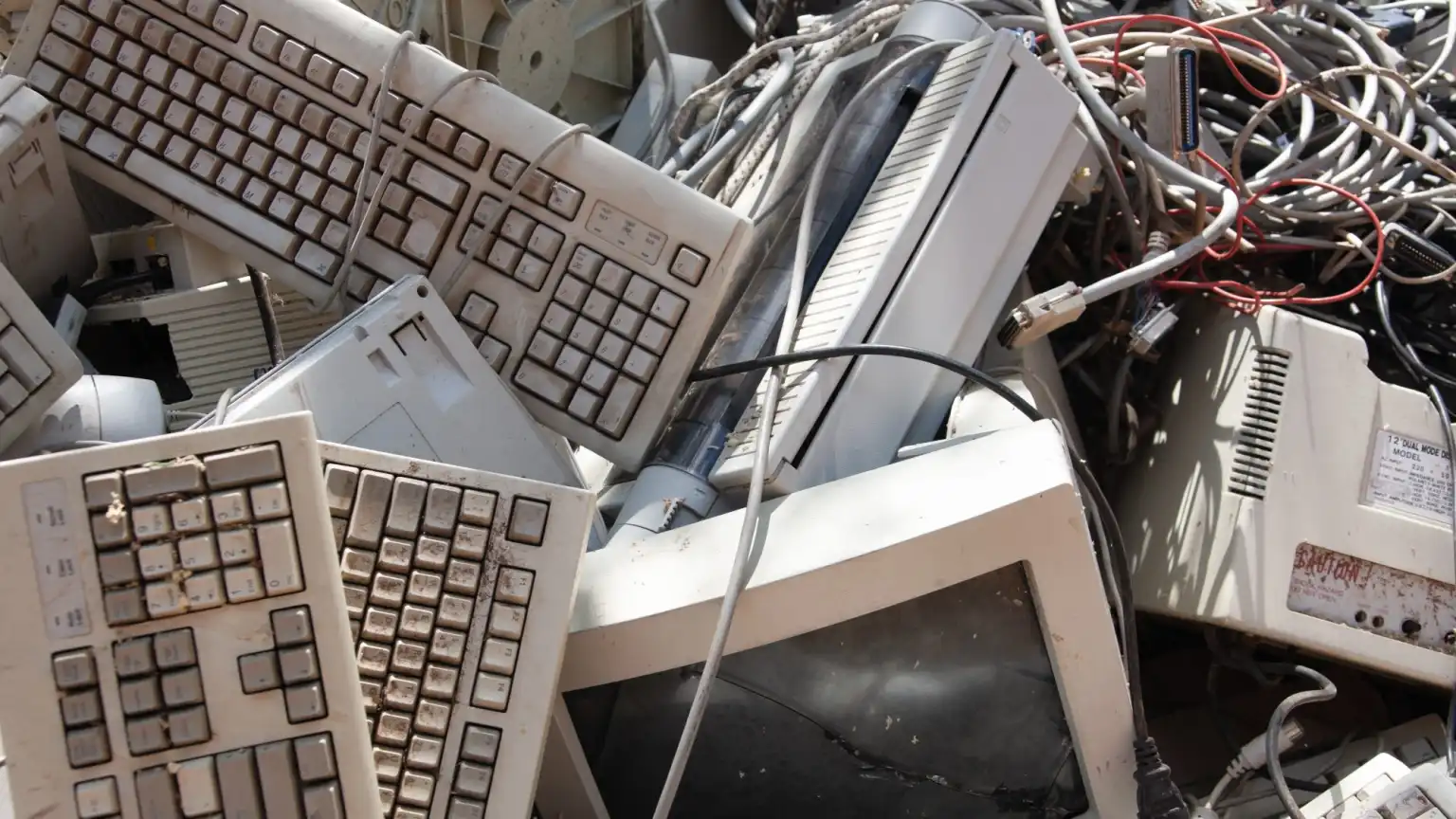 5 نشانهٔ آشکار که رایانهٔ شخصی قدیمی شما سرعتتان را کم کرده است. 5 نشانهٔ آشکار که رایانهٔ شخصی قدیمی شما سرعتتان را کم کرده است.