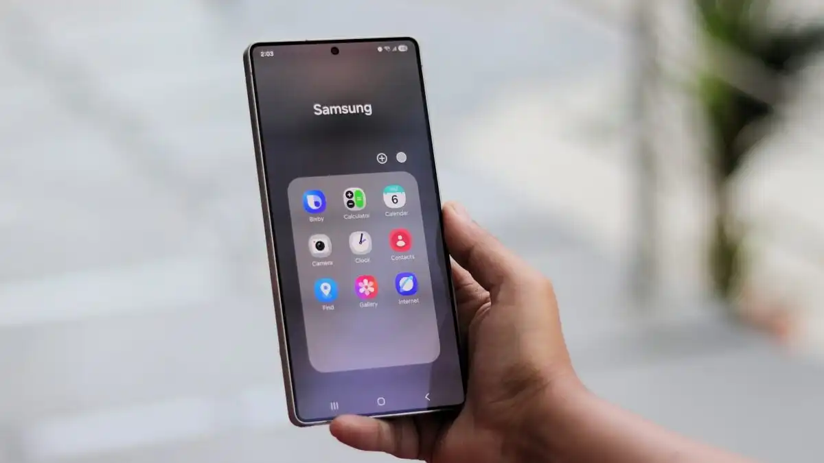 تصمیم دشوار سامسونگ درباره گلکسی S26 احتمالاً شما را خوشحال نخواهد کرد. تصمیم دشوار سامسونگ درباره گلکسی S26 احتمالاً شما را خوشحال نخواهد کرد.