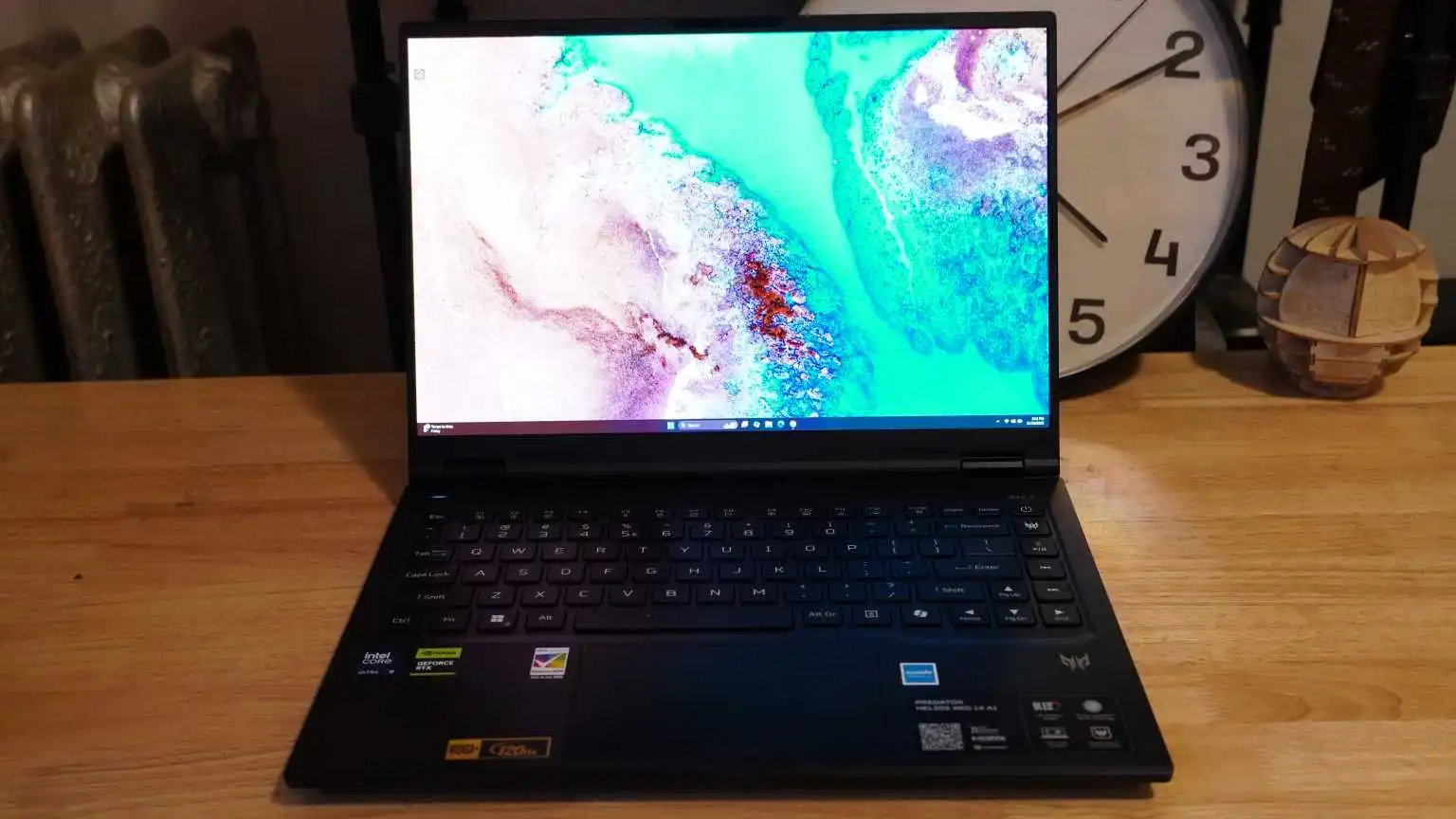 نقد و بررسی Acer Predator Helios Neo 14 AI: گیر افتاده بین کوچک و قوی