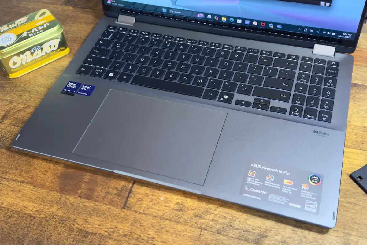 بررسی ایسوس ویووبوک 16 فلیپ: یک لپ‌تاپ دو در یک OLED مقرون‌به‌صرفه اما بی‌کیفیت