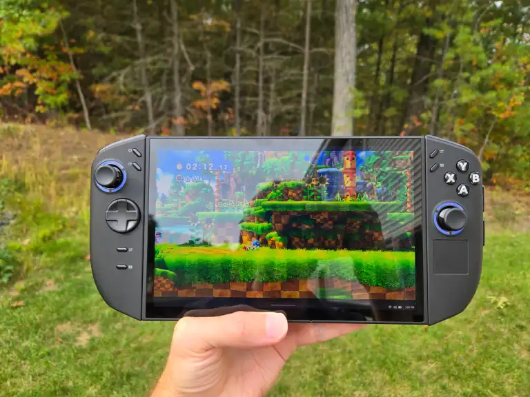 بهترین سختافزارها و نرمافزارهای کامپیوتر در 2025 و 2026 | راهنمای جامع و هوشمندانه انتخاب 10 Lenovo Legion Go 2 Glare