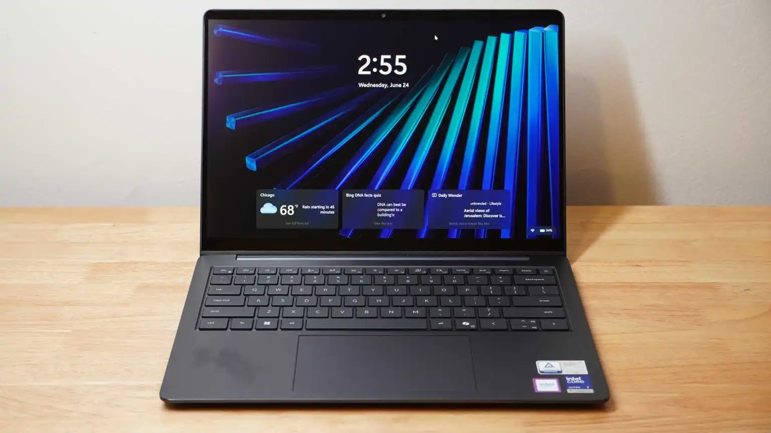بررسی لپ‌تاپ Dell 16S | نمایشگر زیبا، عملکردی که انتظارش رو نداری