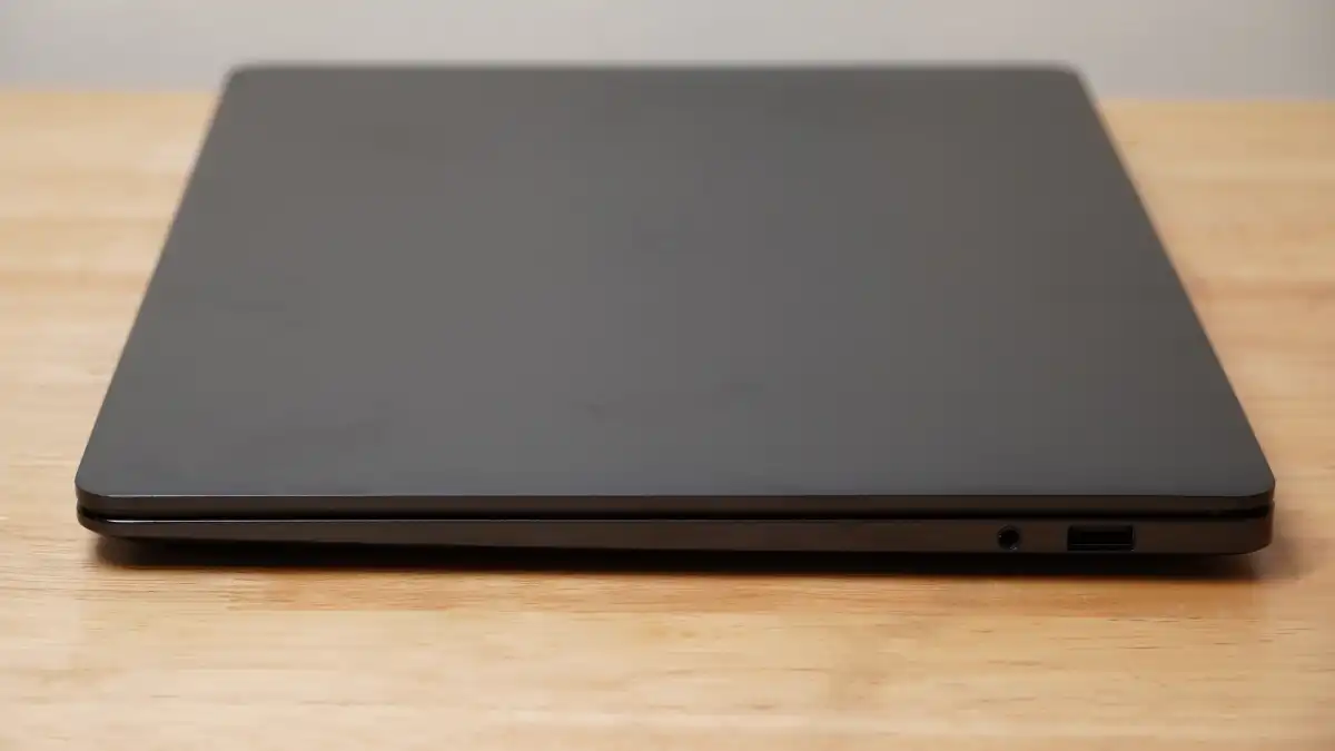 بررسی لپتاپ Dell 14S؛ نزدیک به ۳۶ ساعت شارژدهی باتری، اما با چندین نقطه ضعف 4 بررسی لپتاپ Dell 14S؛ نزدیک به ۳۶ ساعت شارژدهی باتری، اما با چندین نقطه ضعف
