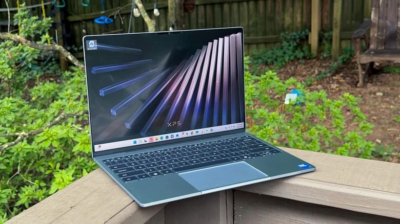 بررسی Dell XPS 13 (نسل ۲۰۲۶) | آیا رم 8 گیگ کافیه؟ 4 بررسی Dell XPS 13 (نسل ۲۰۲۶) | آیا رم 8 گیگ کافیه؟