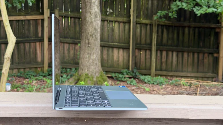 بررسی Dell XPS 13 (نسل ۲۰۲۶) | آیا رم 8 گیگ کافیه؟ 5 بررسی Dell XPS 13 (نسل ۲۰۲۶) | آیا رم 8 گیگ کافیه؟