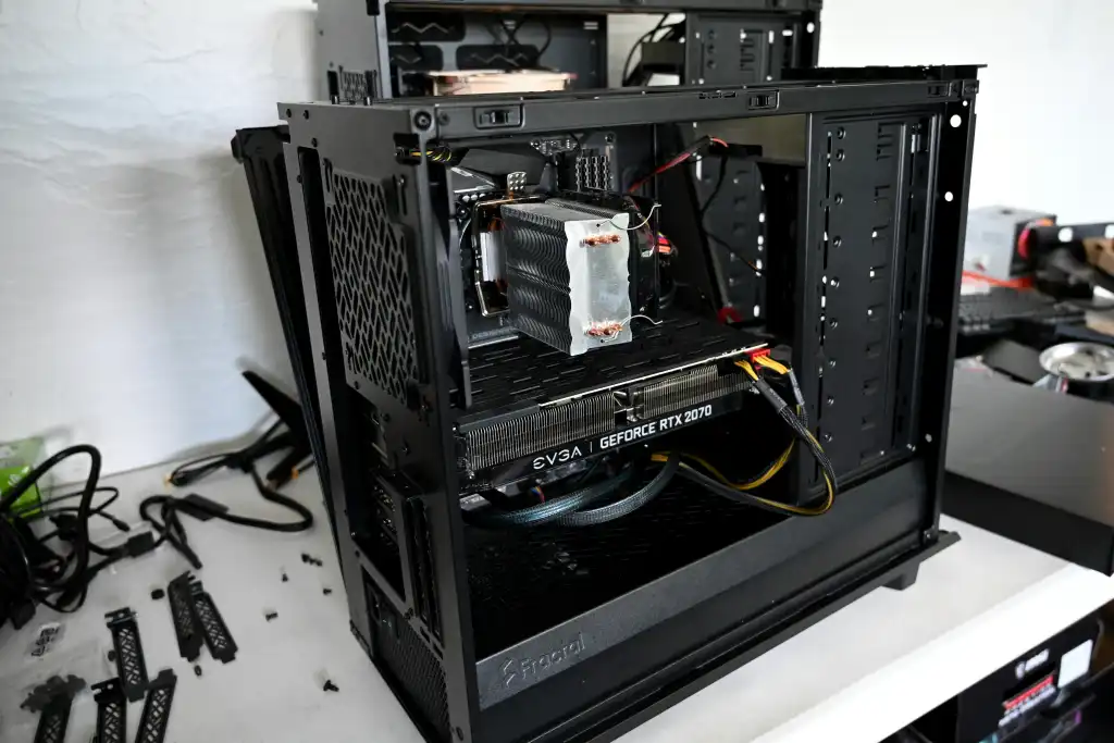 ساخت PC بهتر است یا خرید کامپیوتر آماده؟ راهنمای کامل ۲۰۲6 ساخت PC بهتر است یا خرید کامپیوتر آماده؟ راهنمای کامل ۲۰۲6