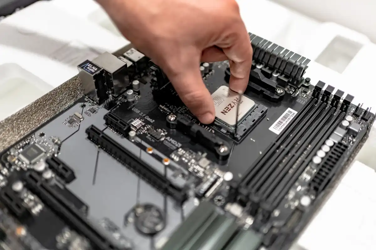 ساخت PC بهتر است یا خرید کامپیوتر آماده؟ راهنمای کامل ۲۰۲6